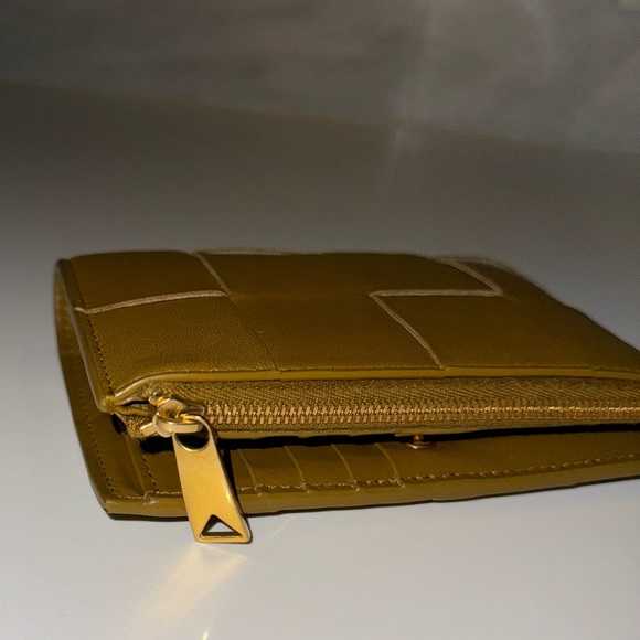 Bottega Veneta Medium Cassette Bi-Fold Zip Wallet - Picture 7 of 8